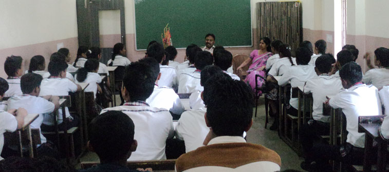 School Management organised SHO's visit to guide students on safety