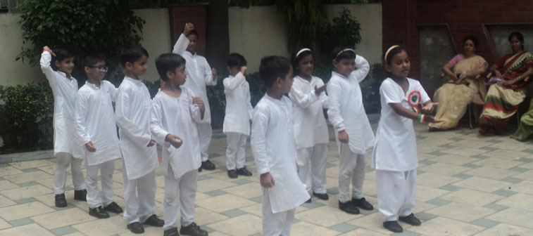 And, the little ones sing for Indian Independence