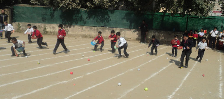 Students actively participated in colourful ball race